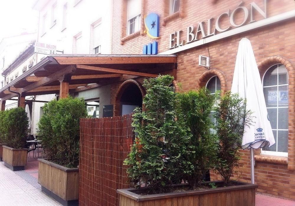 Hotel El Balcon Aviles Bagian luar foto