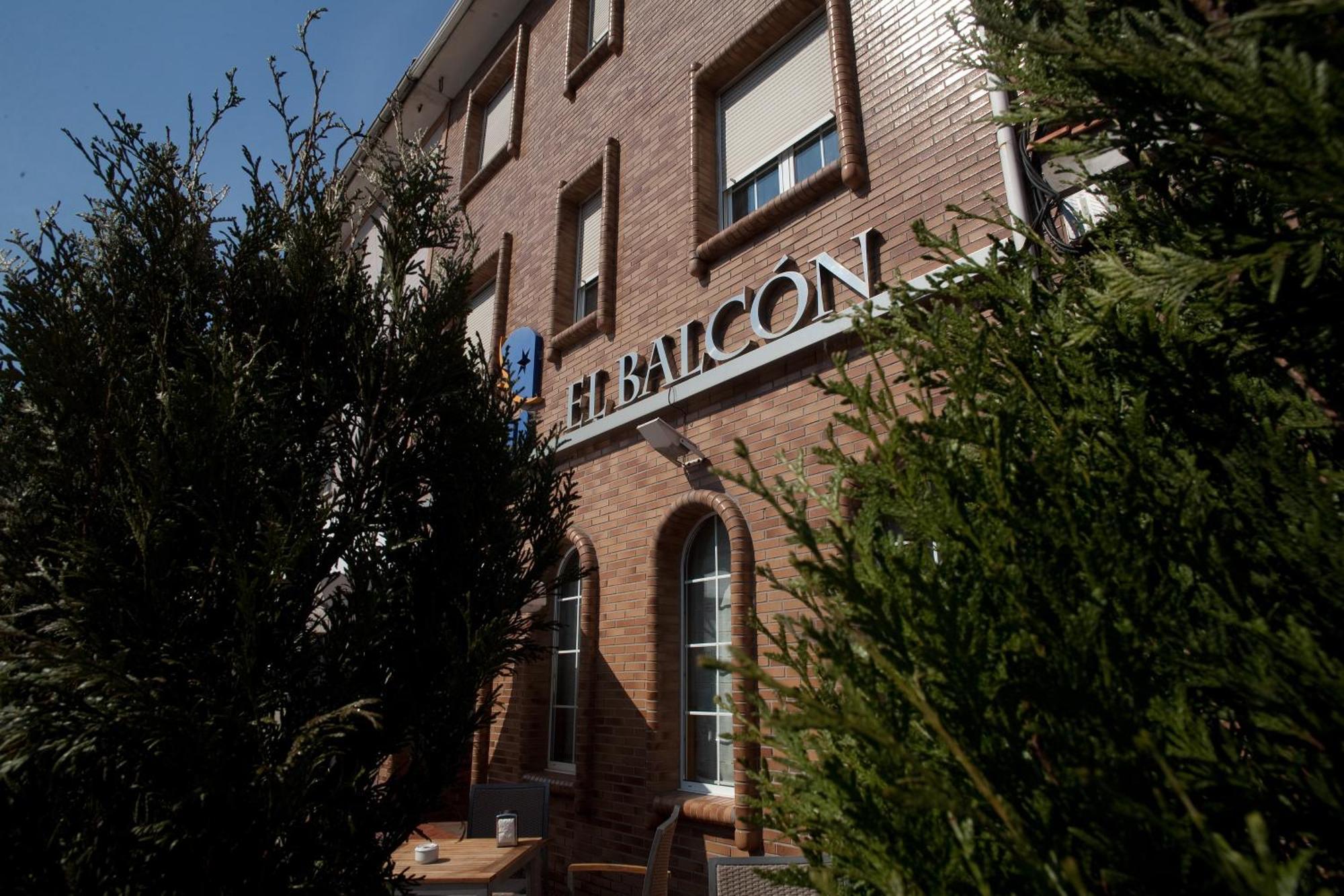 Hotel El Balcon Aviles Bagian luar foto